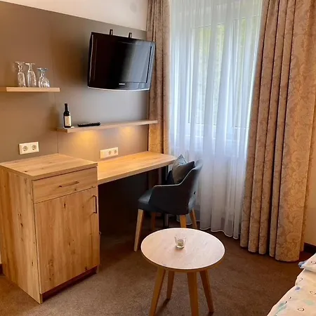 Pensión Zur Erle 3*