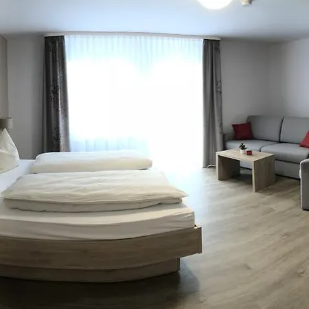 Zur Erle בית הארחה